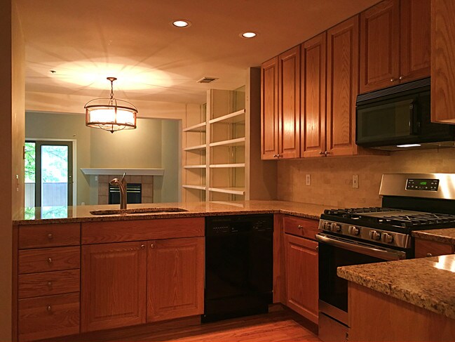 Building Photo - 2946 Kalmia Ave