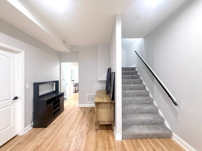 Foto del edificio - 3008 E 81st St