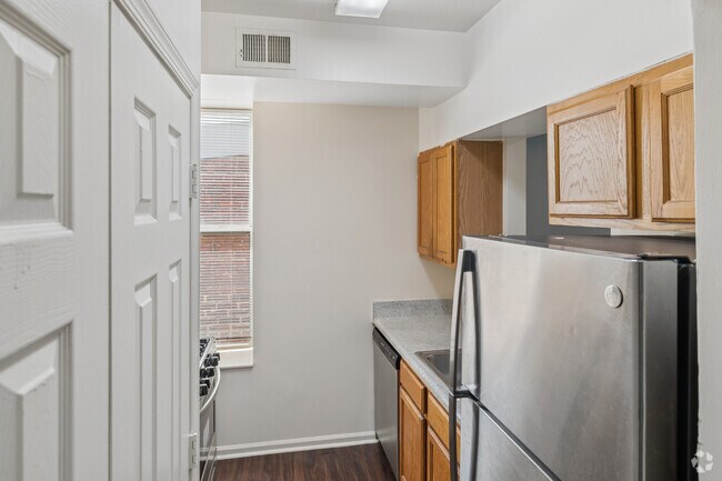 2 habitaciones, 1 baño - 750 pies cuadrados - Cocina - Walbraff Apartments