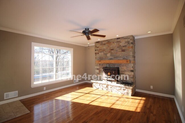 Building Photo - 3700 W 151st St
