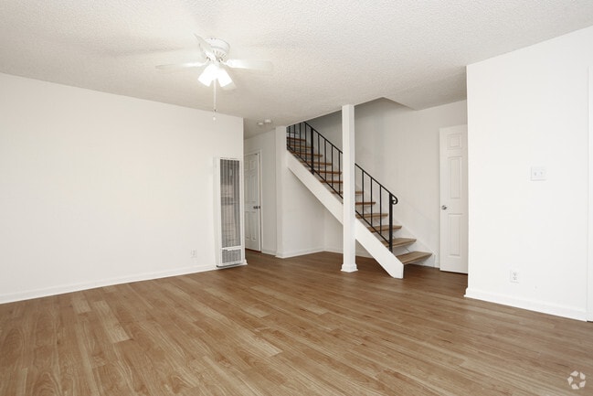 Living Room - The Villas at Harbor Pointe Apartments