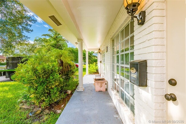 Building Photo - 4110 Woodside Dr