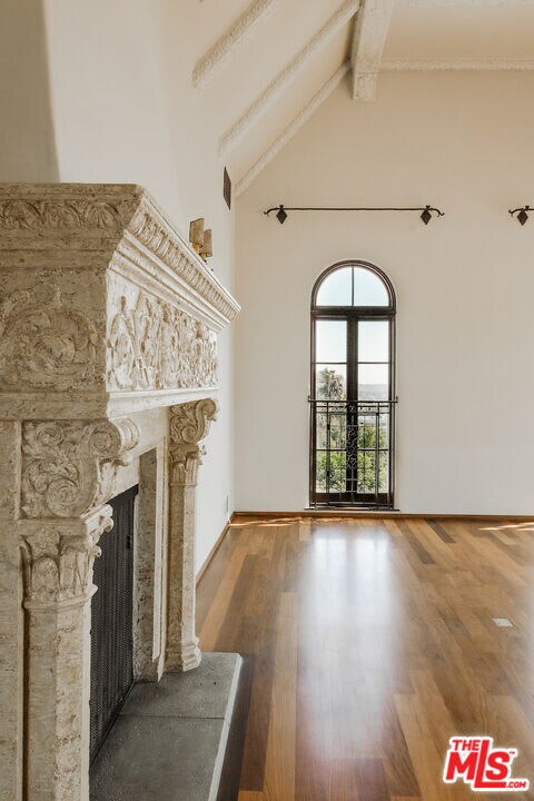 Building Photo - 1302 N Sweetzer Ave