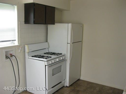 Building Photo - 800 N Easter Ln