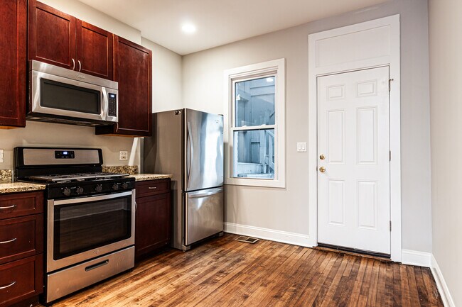 Foto del edificio - 2509 W Diversey Ave