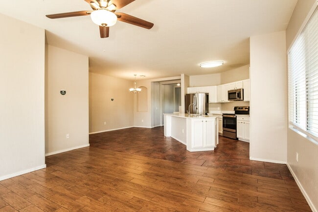 Foto del edificio - 7253 W Gardenia Ave