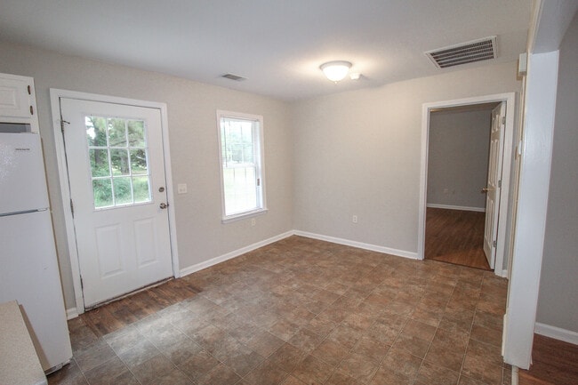 Building Photo - 2006 Talons Lake Dr