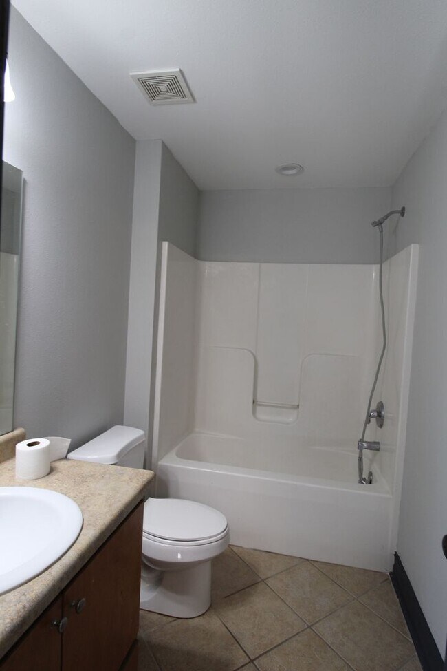 Foto del edificio - 3-Bedroom Coming Soon In June!