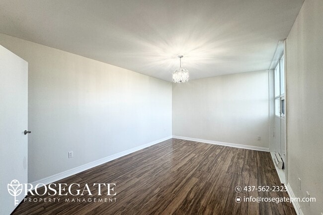 Photo du bâtiment - Spacious 3+Den Condo in Mississauga – 1,70...