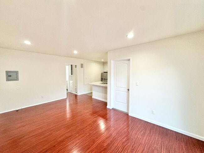 Building Photo - 3663 Vinton Ave