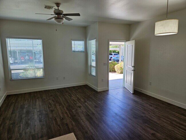 Building Photo - 8053 E Thomas Rd