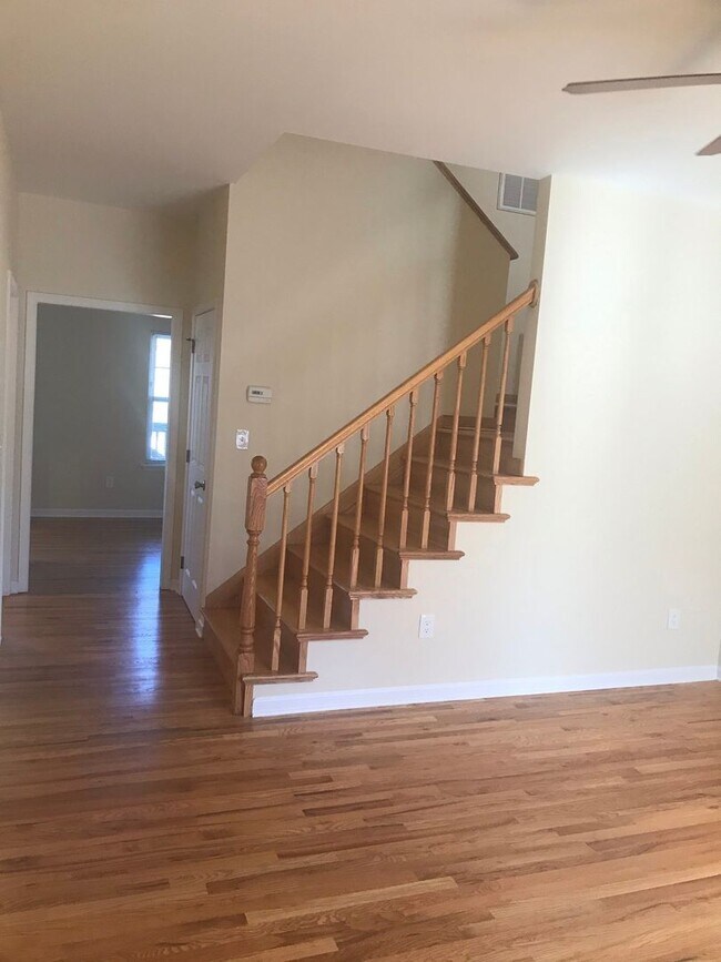 Foto del edificio - Arden Townhome: Commuter's Wishlist