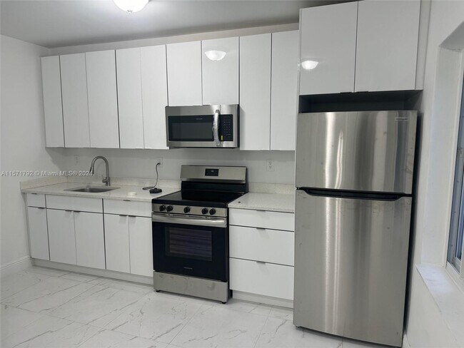 Foto del edificio - 3327 NW 102nd St