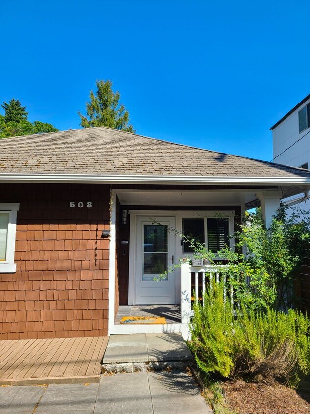 Foto principal - Charming Madison Valley Home!