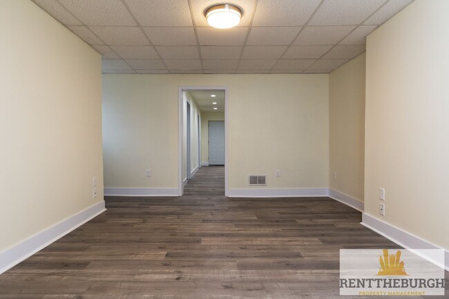Foto del edificio - Updated 4BR 2 Full Bath House with Parking!