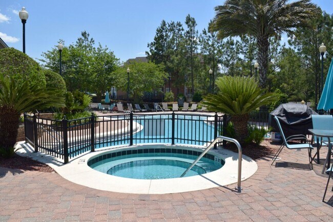 Building Photo - Resort Style Living @ Barrington Park - 3r...