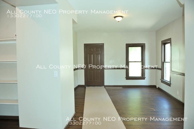 Building Photo - 623 S Meridian St