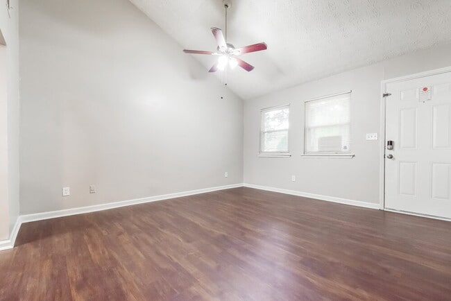 Building Photo - 8985 Yarmouth Dr