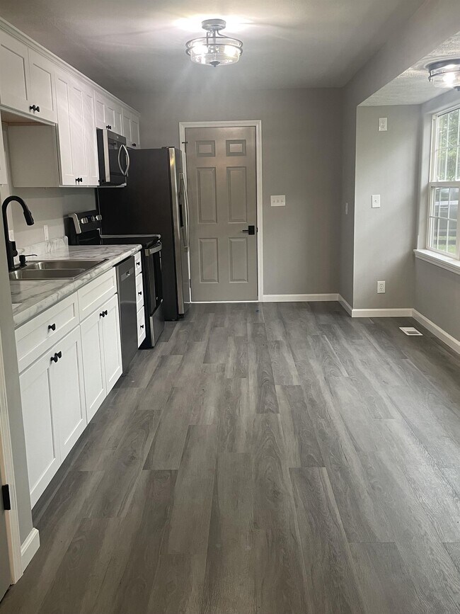 Foto del edificio - 3308 Ridgewood Dr