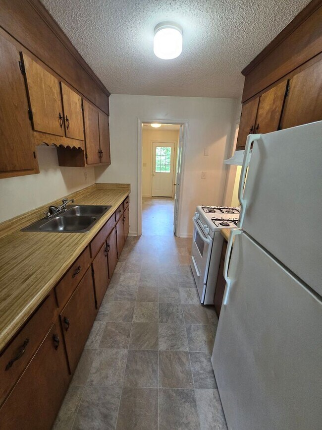 Foto del edificio - 2 bedroom duplex in Prince George