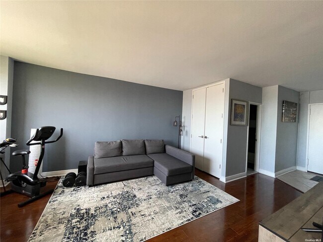 Foto del edificio - 26910 Grand Central Pkwy