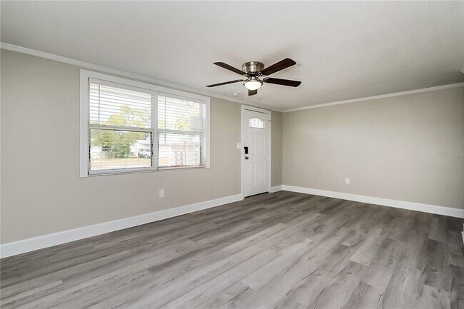 Foto del edificio - 12906 Kings Manor Ave