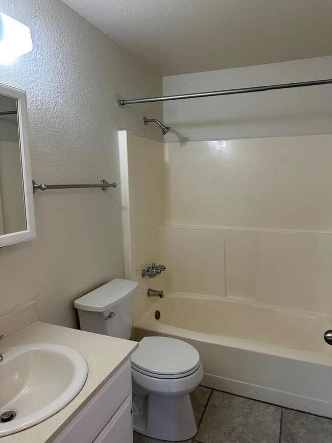 Building Photo - 313 W Woodworth St