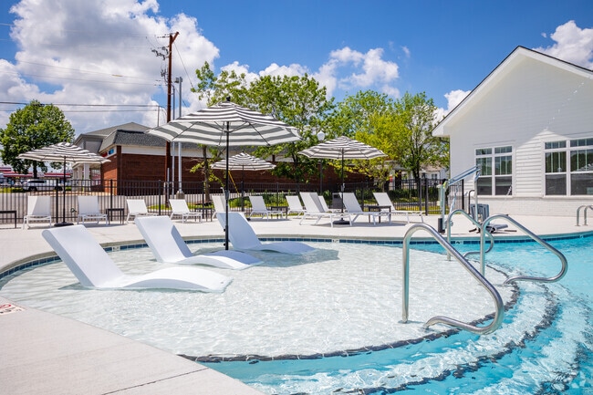 Resort-Style Pool - Villages at Forest View