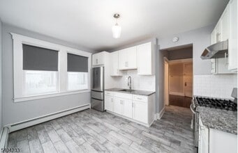 Building Photo - 9 Kling St