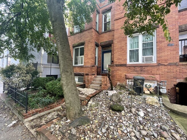 Foto del edificio - 1518 Newton St NW