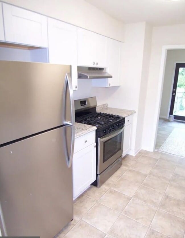 Building Photo - Three Bedroom to Call Home Sweet Home!