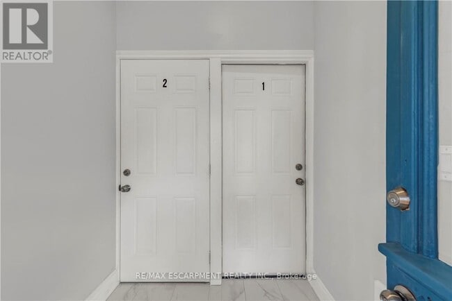 Building Photo - 51 Wellington St S