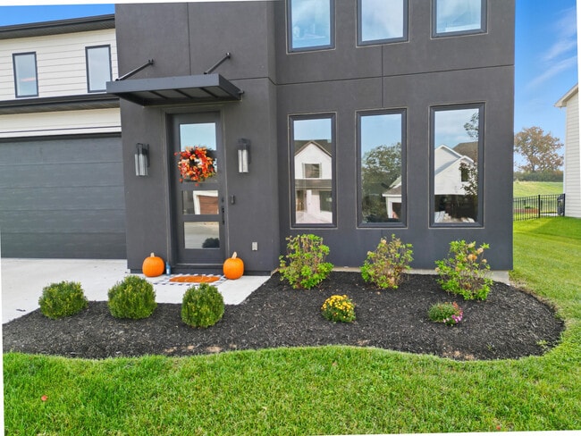 Foto del edificio - 704 Angels Rst Wy