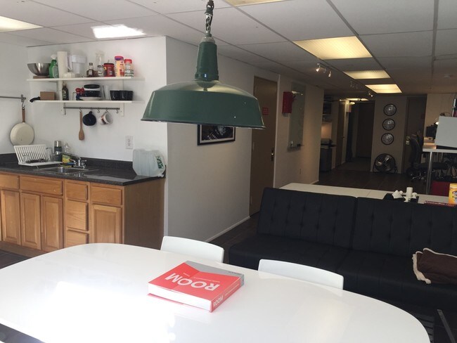 Interior Photo - 156 E 109th St