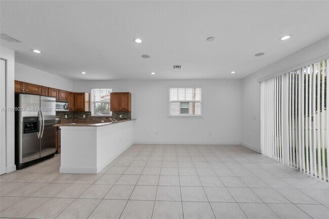 Foto del edificio - 4088 W Palm Aire Dr