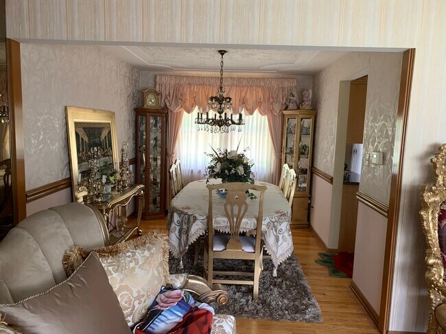 Foto del edificio - 18W206 Claremont Dr