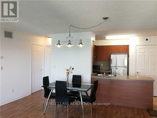 Photo du bâtiment - 5500-5500 Yonge St