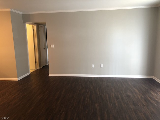 Building Photo - 2 br, 1 bath Condo - 233 Pinewood Circle