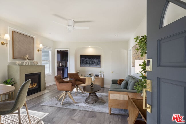 Building Photo - 725 N Harvard Blvd