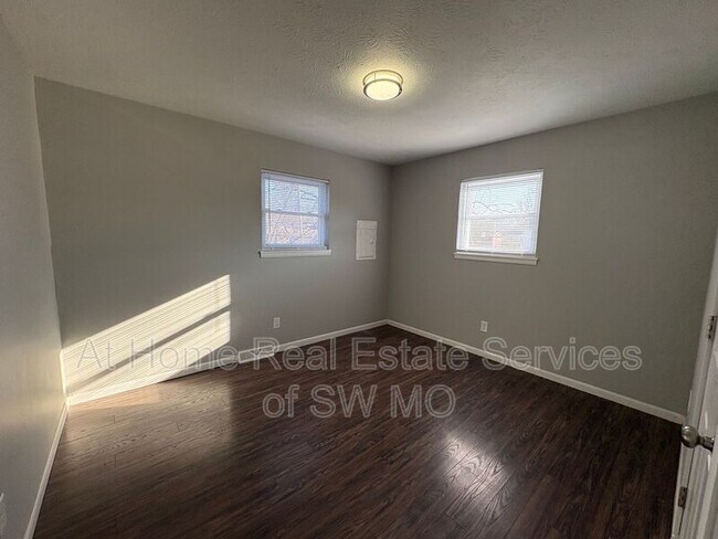 Foto del edificio - 1164 S Hillcrest Ave