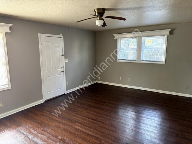 Foto del edificio - 4411 S Colonial Ave