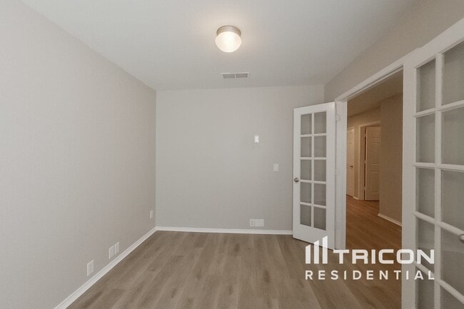 Building Photo - 206 Bison Meadow Dr