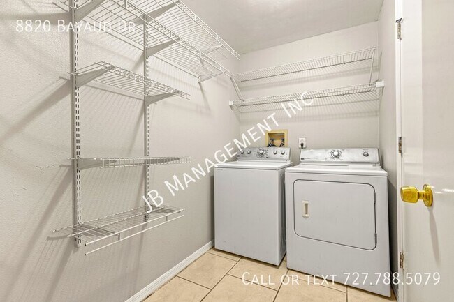 Foto del edificio - Stunning 3b/2b home- Available Now!!