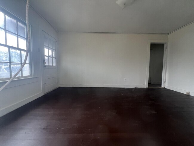 Foto del edificio - 1022 Madeline Ave