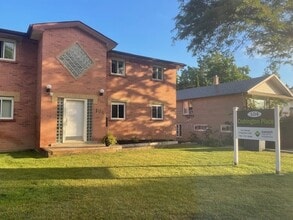 Building Photo - 104 Codrington St