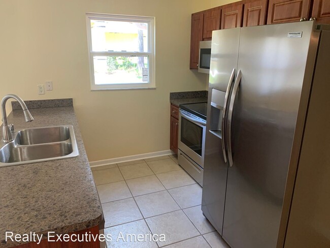 Foto del edificio - 2 br, 2.5 bath House - 1147 Desmond Ave