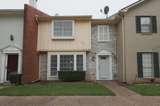 Building Photo - 10014 Stratmore Cir