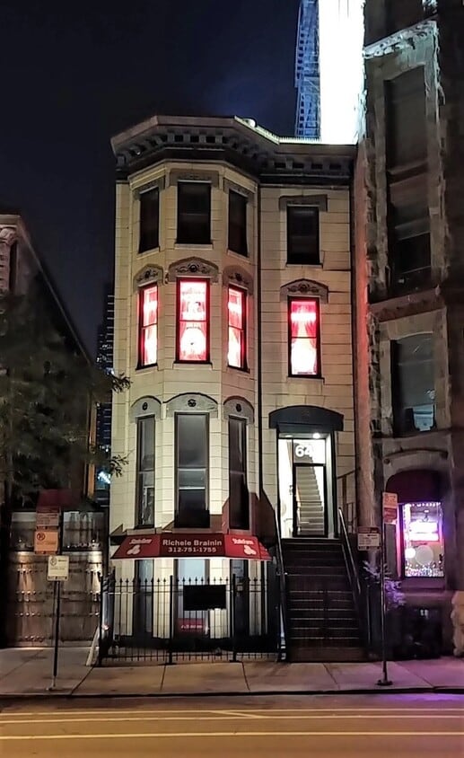 Foto principal - 642 N Dearborn St