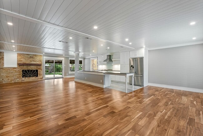 Building Photo - Beautiful 4 bedroom, 2.5 bathroom home in North Austin!!!