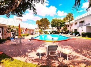 Building Photo - 412 S Cypress Rd